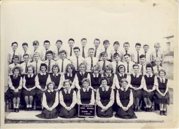 front l-r: Carol Stevenson, Julie Evans, Janice Richards, Narelle Price
2nd l-r: Carol Surman, Ann Seach, Helen Bieler, Julie Barker, Beverly Lewis, Gail Davies, Virginia McKenzie, Linda Corney, Dianne Gibbs, Janice Drinan, Sharron Eyre, Glenda McLennan
3rd l-r: Allan Ackers, ??, Len Hamilton, Dallace Falkner, Robert Grist, Steven Cowan, Ian Guthridge, Laurence Bottomley, Phillip  Grubb, Varne Freund, ??, ??
back l-r: Steven Kamine (?), Alan Colhoun, Darrin Murray, David Moran, Stephen Penfold, ??,Ian ?, Allan Kay, Gary Hancock, Jim Wildig, Ian Austin, Gary Burns, Frank Graham, ??