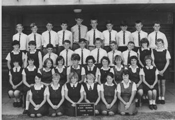front l-r: Wendy Baker, Maureen Fitzgerald, Jennifer Adam, Lynette Butcher, Robyn Murray, Sue Dodd
2nd row l-r: Sue Hallett, Christine Longworth, ??, Kathryn Jurd, Deborah Murison, Lenore Bell, Sue Crooks, Christine Elliott, Denise Clausen, Carolyn Flett
3rd row l-r: ??, Christine Druery, Keith Ellicott, Dennis Woolley, Wally Kallaur, David Peattie, Greg Johns, James Kirk, Kathy Burns, Joy Parsons
back l-r: Stephen Tremble, Russell Schott, John Allan, Alan Walmsley, Jim Williamson, Gary Sharp, Steven Evans, Stephen Camps, Bevan McIlwain, Lawrence Probert
