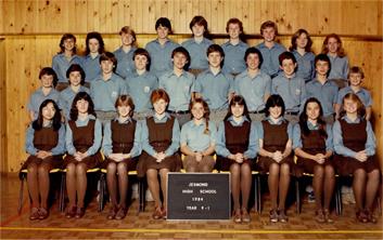 Front l-r: Lucy Sheng, Vanessa Granter, Alison Tilitzski, Dzintra Horder, Meredith Harris, Diane Sostaric, Joanne Wallace, Suzanne Sostaric, Joanne mercer.
2nd l-r: Evan Gardiner, Norman Vallejo, Paul Bull, Mark Jones, Brian Cox, Matthew Dee, Mark Stanton, Nigel Flett, Jason Shortland, ??
Back l-r: Helen Cadogan, Karen Rush, Nicole Harrison, Rachel Wray, Martina Kelly, Denise Hanlon, Alisa Bray, Michelle Downing, Rachel Hutchins.